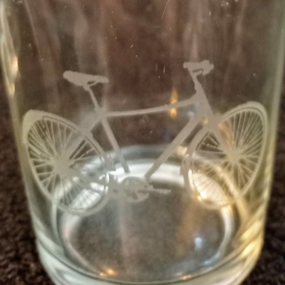 2 Crystal Old Fashioned Glasses Etched Key Bike - Picture 3 of 5